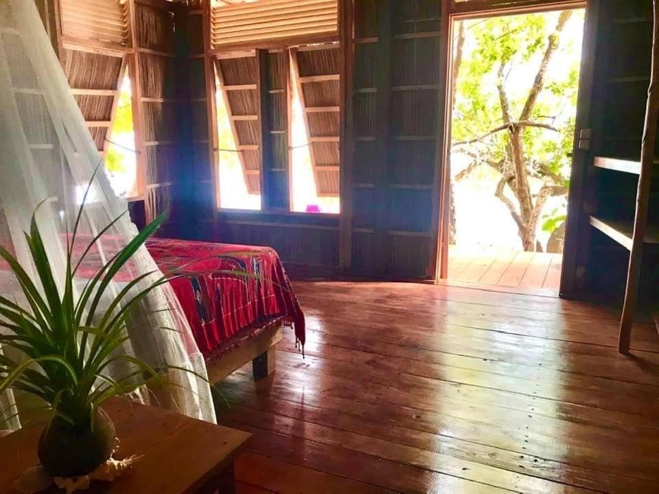 Tabari Dive Lodge Pulau Mansuar Exteriör bild